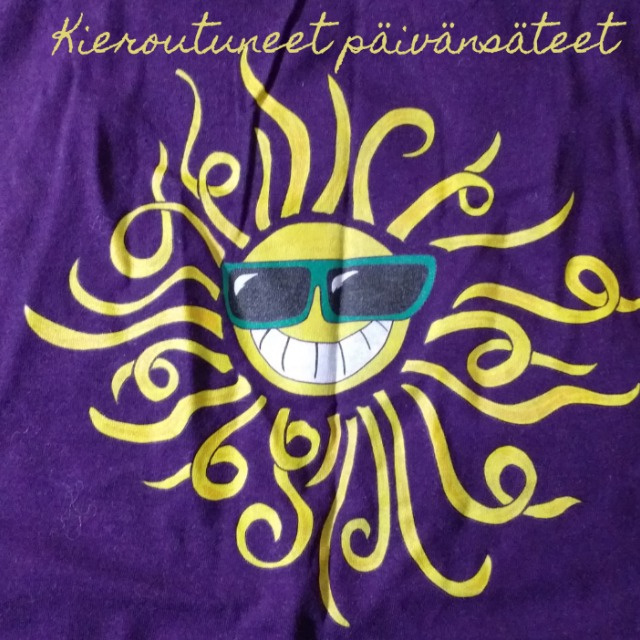 Kieroutuneet päivänsäteet- lauluryhmän harjoitus kieroutuneet päivänsäteet-logo