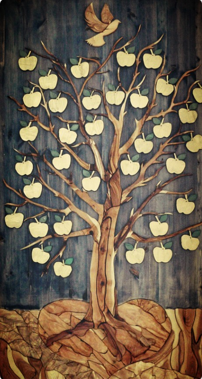 Kuvassa kastepuu, jossa on omenoita, jotka kuvaavat kastettuja