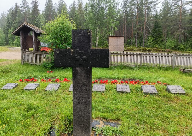 Martonvaaran sankarihautausmaa Sankarihaudat